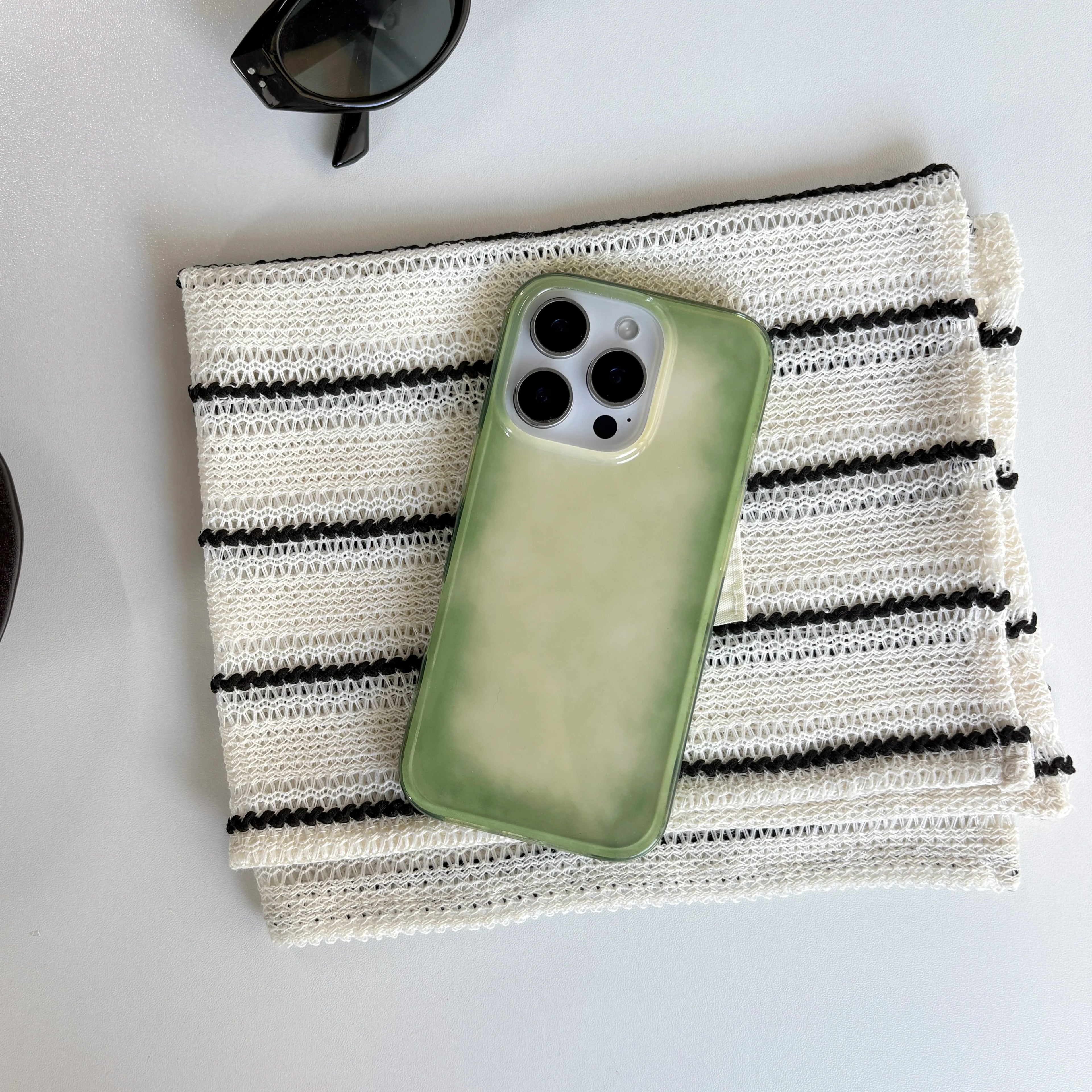Fashion Chic Fresh Emerald Green Color Smudging Color Contrast Glossy Phone Case Cover for iPhone 13 14 15 16 17 Pro Max